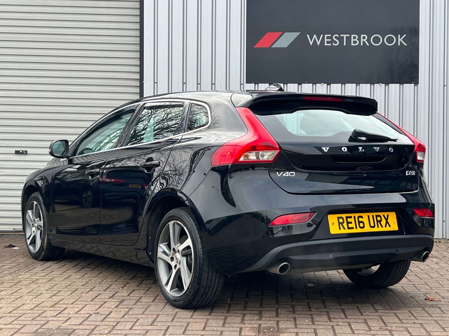 Used Volvo V40 2016 for sale - 76437913: Photo 4