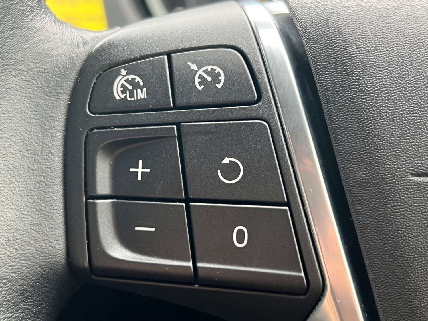 Used Volvo V40 2016 for sale - 76437913: Photo 53