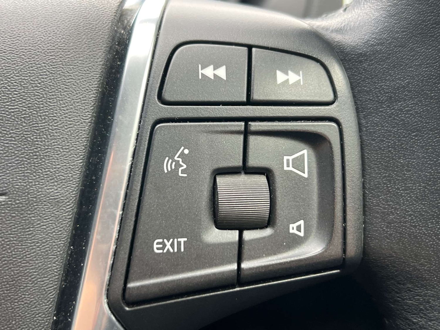 Used Volvo V40 2016 for sale - 76437913: Photo 55