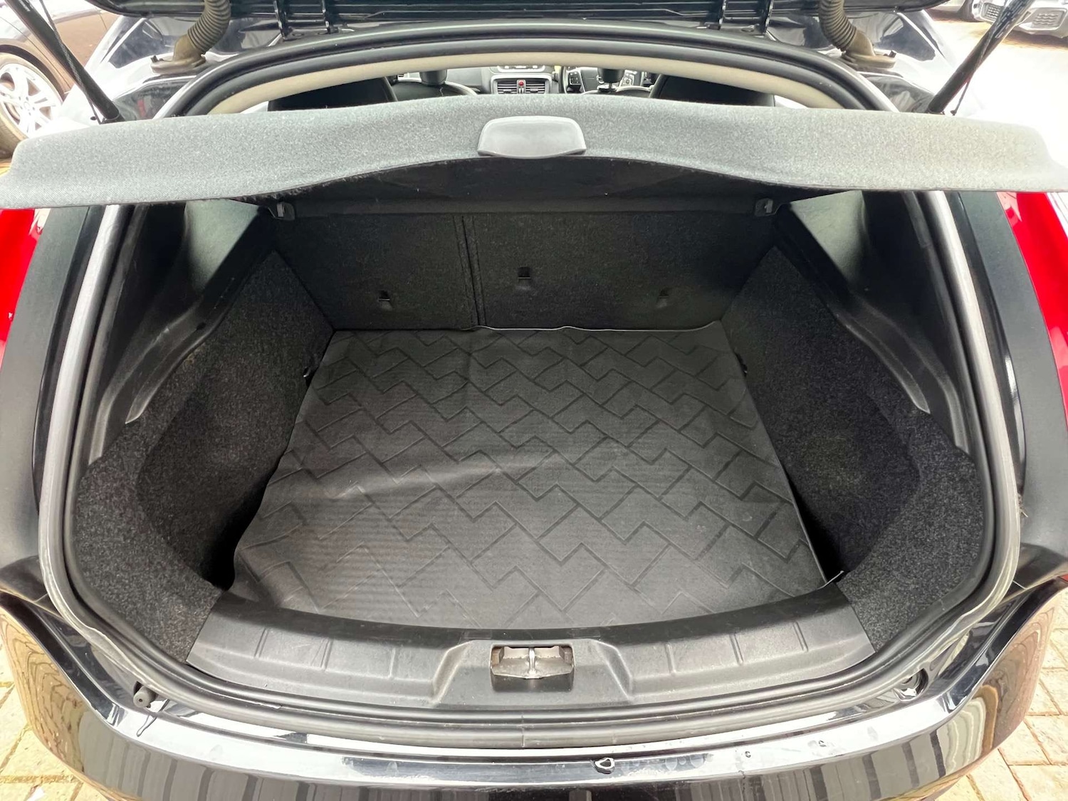 Used Volvo V40 2016 for sale - 76437913: Photo 63