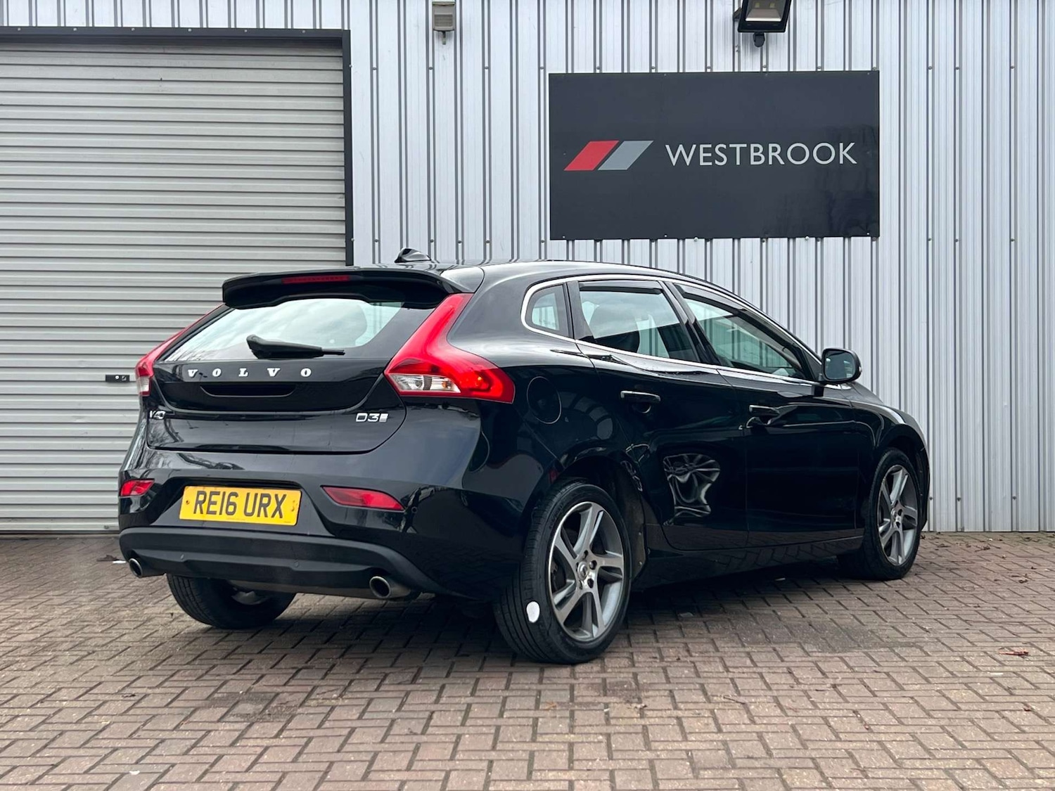 Used Volvo V40 2016 for sale - 76437913: Photo 8