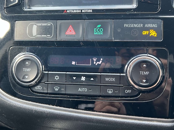 Used Mitsubishi Outlander 2017 for sale - 73757701: Photo 40
