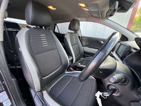 Used Kia Stonic 2019 for sale - 76068160: Photo 30