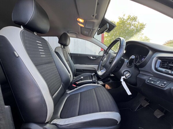 Used Kia Stonic 2019 for sale - 76068160: Photo 31