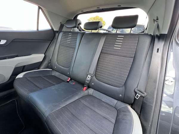 Used Kia Stonic 2019 for sale - 76068160: Photo 35