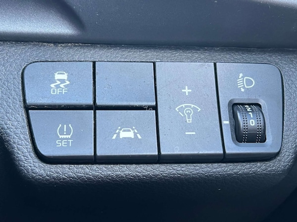 Used Kia Stonic 2019 for sale - 76068160: Photo 63