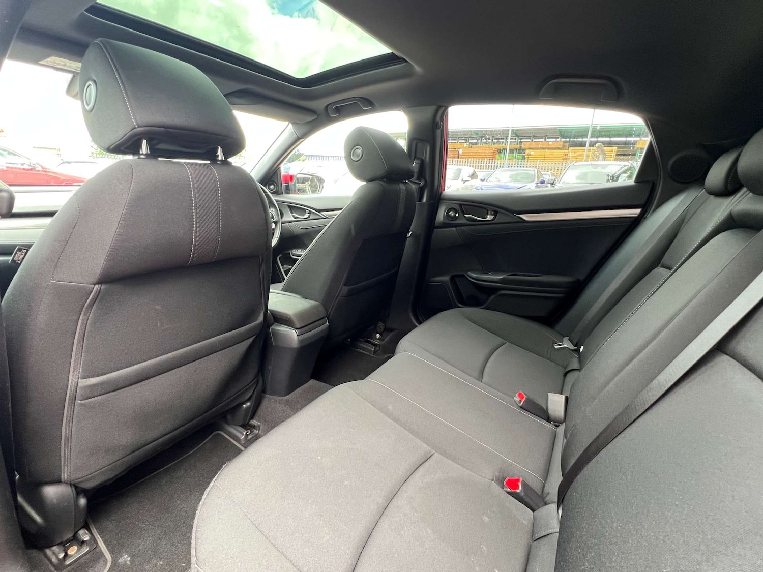 Used Honda Civic 2019 for sale - 76601820: Photo 30