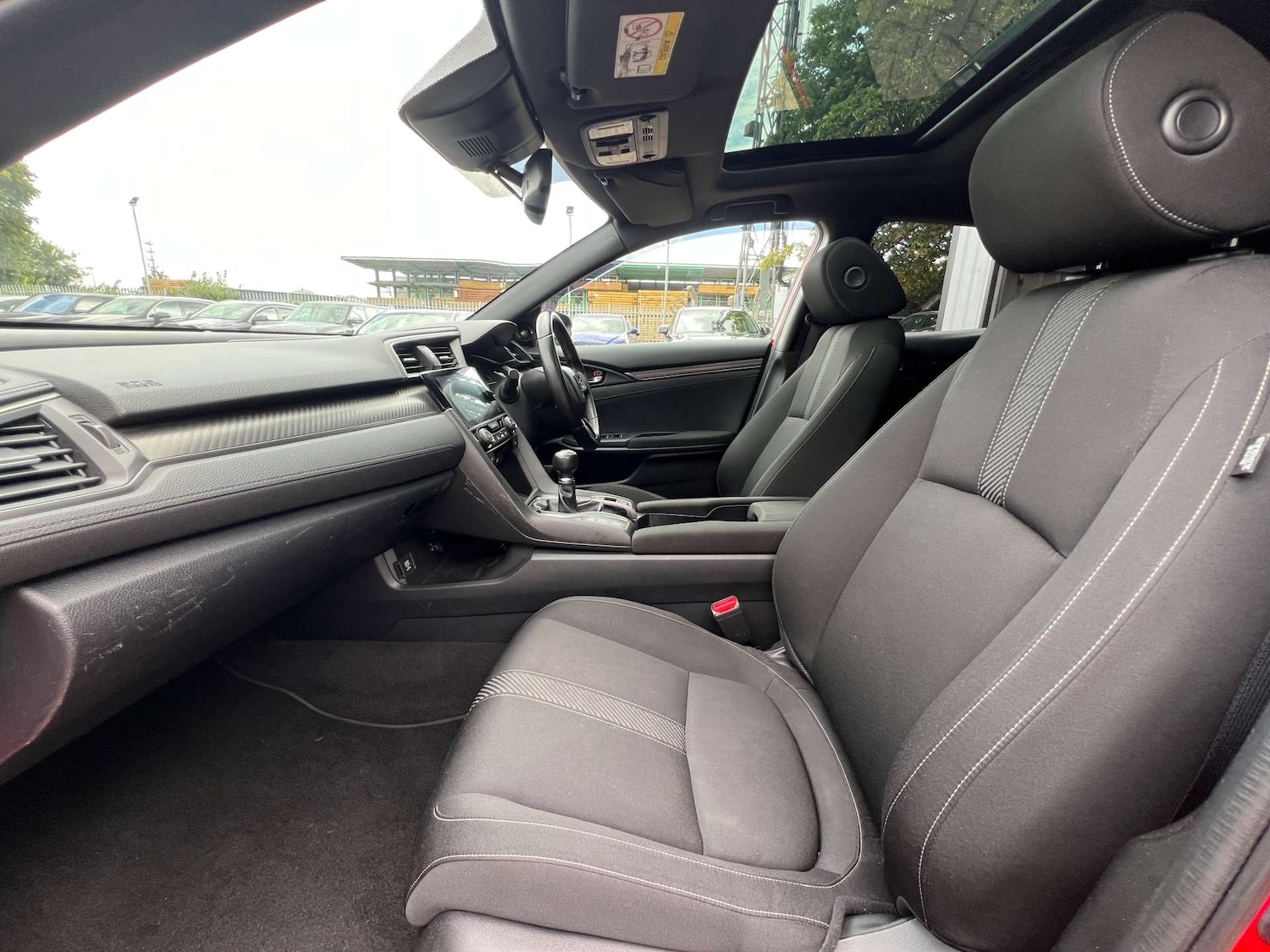 Used Honda Civic 2019 for sale - 76601820: Photo 32