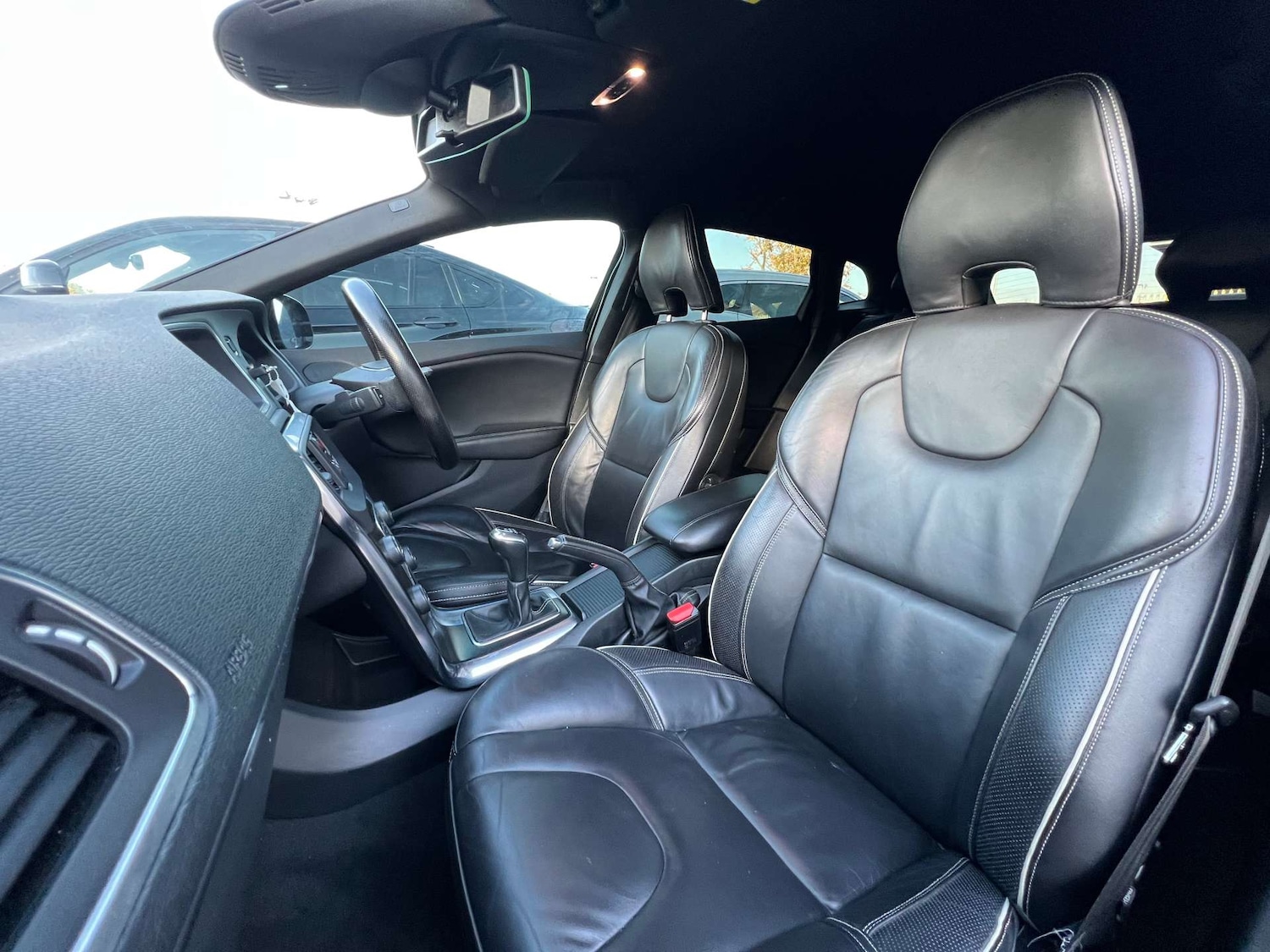 Used Volvo V40 2015 for sale - 78045927: Photo 29