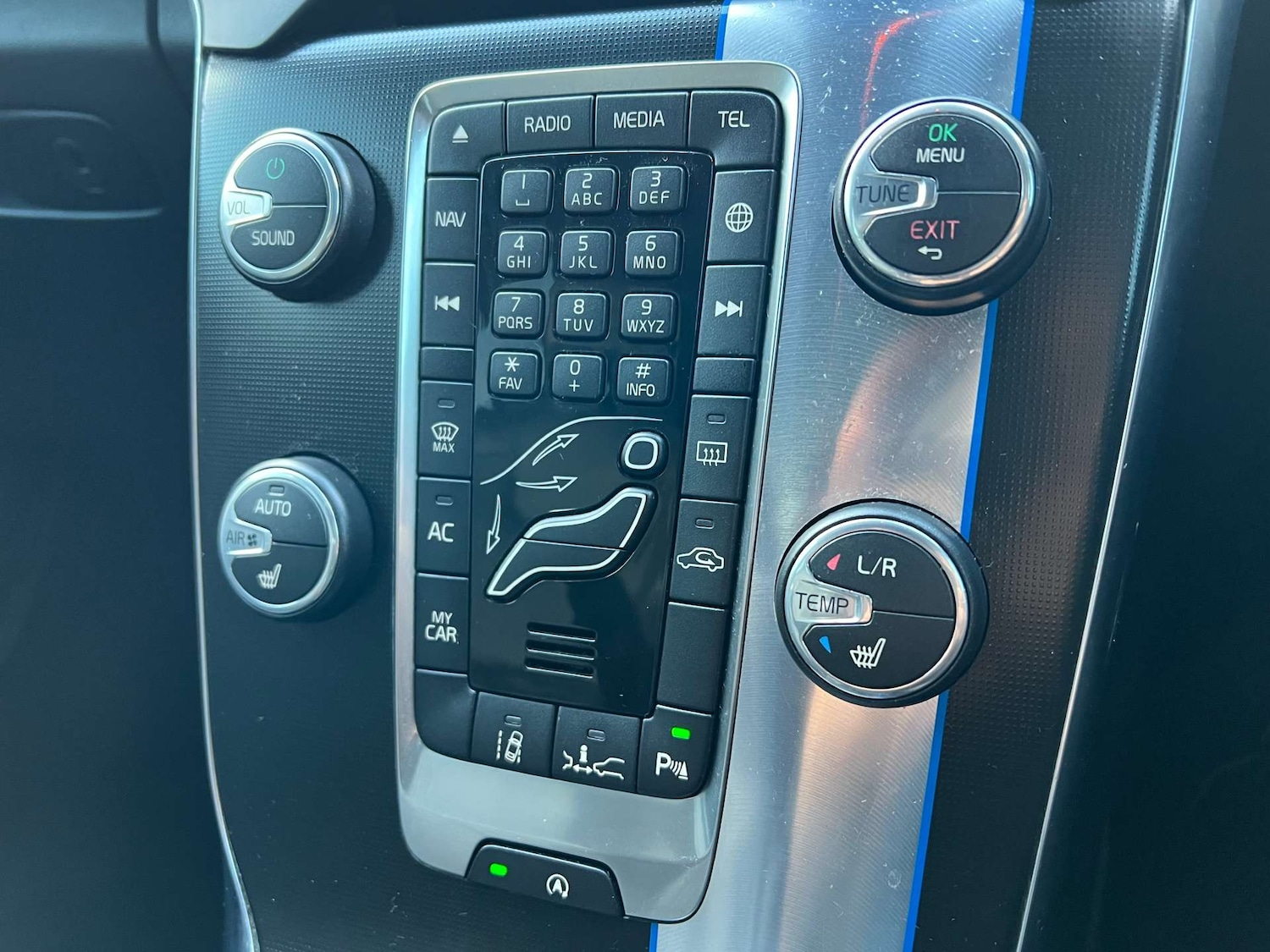 Used Volvo V40 2015 for sale - 78045927: Photo 37