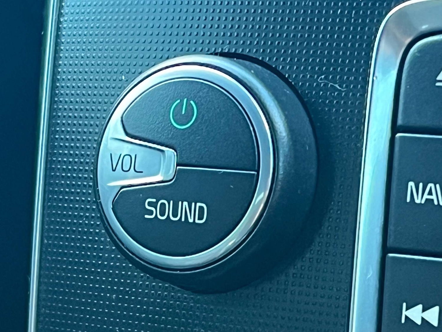 Used Volvo V40 2015 for sale - 78045927: Photo 41