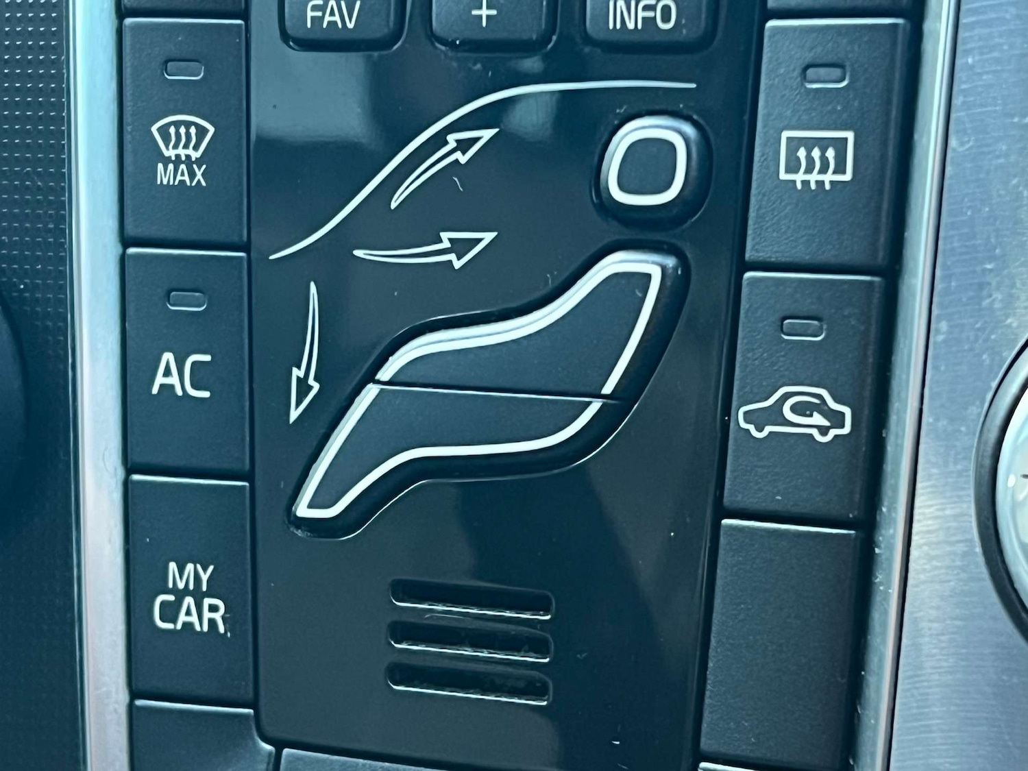 Used Volvo V40 2015 for sale - 78045927: Photo 43