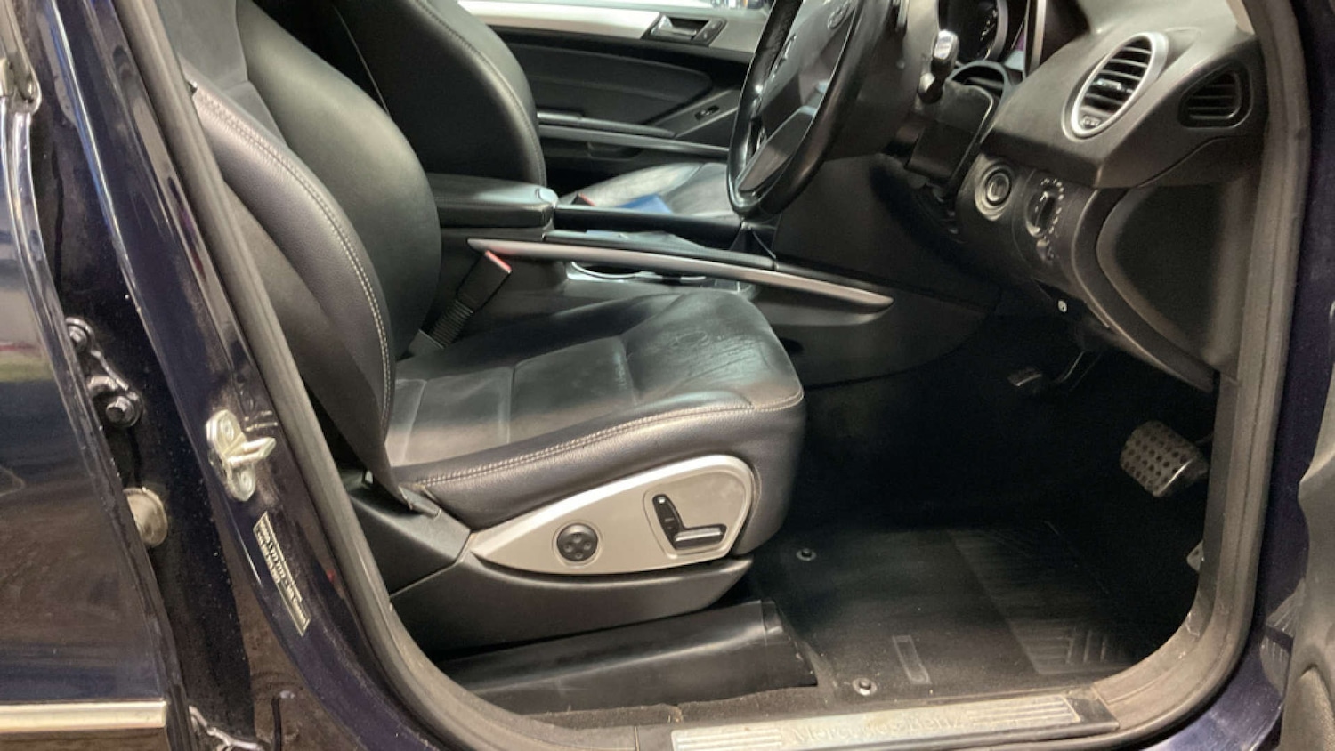 Used Mercedes-Benz M Class 2011 for sale - 77477837: Photo 8