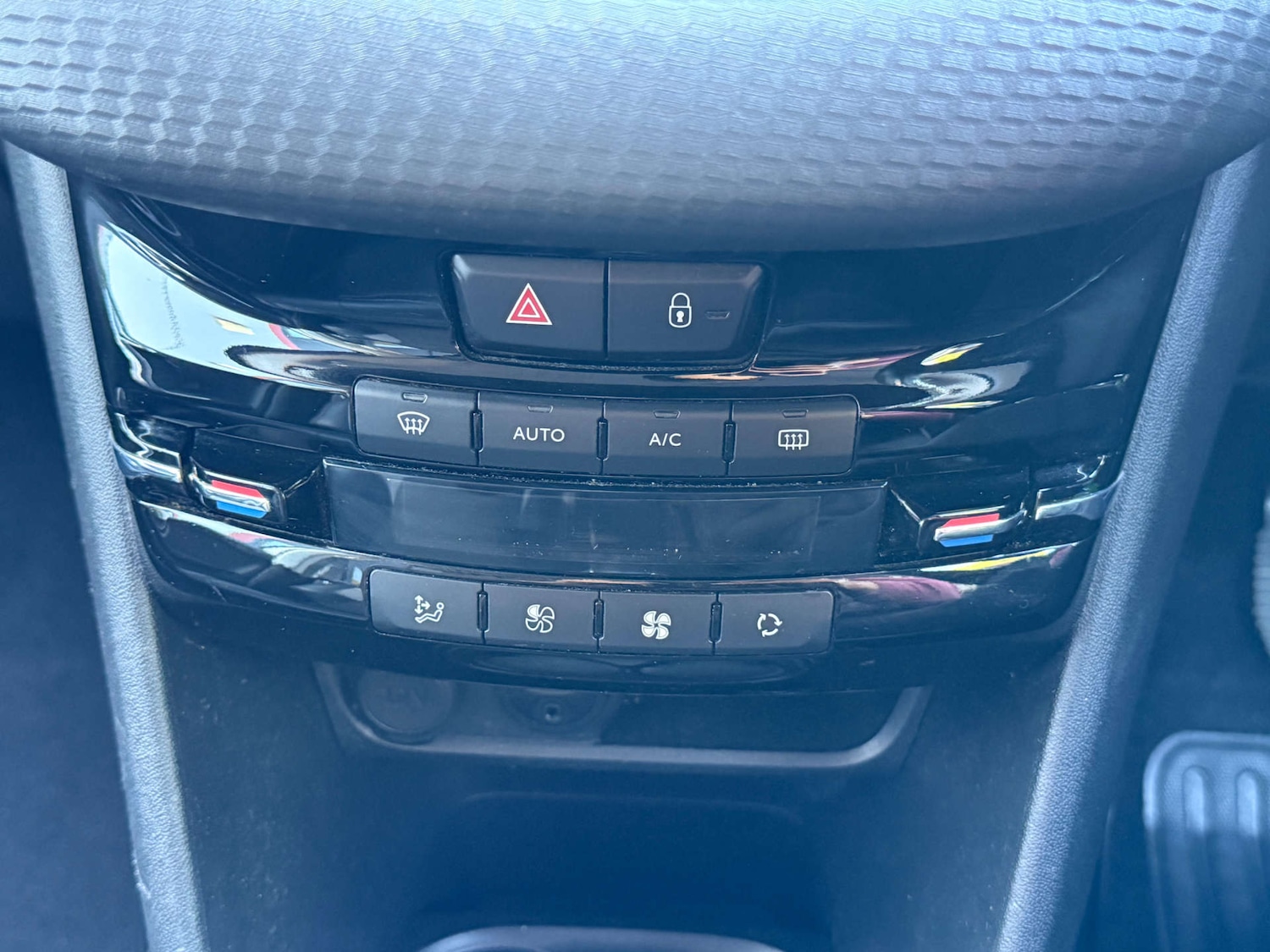 Used Peugeot 2008 2016 for sale - 76601904: Photo 10