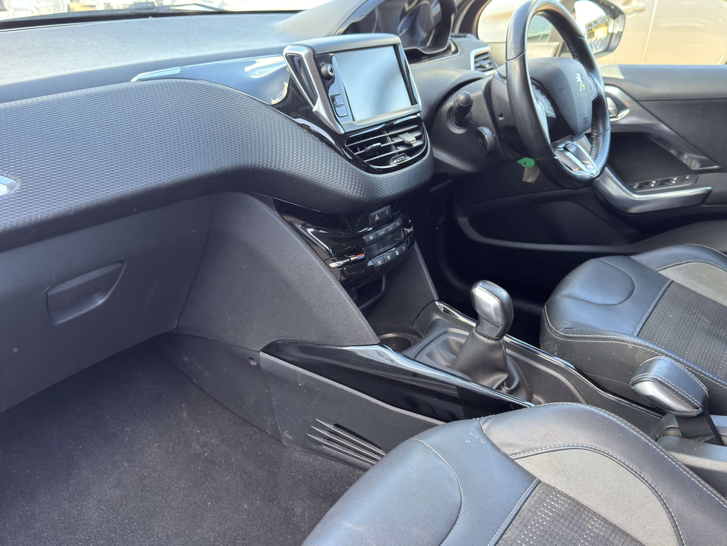 Used Peugeot 2008 2016 for sale - 76601904: Photo 15