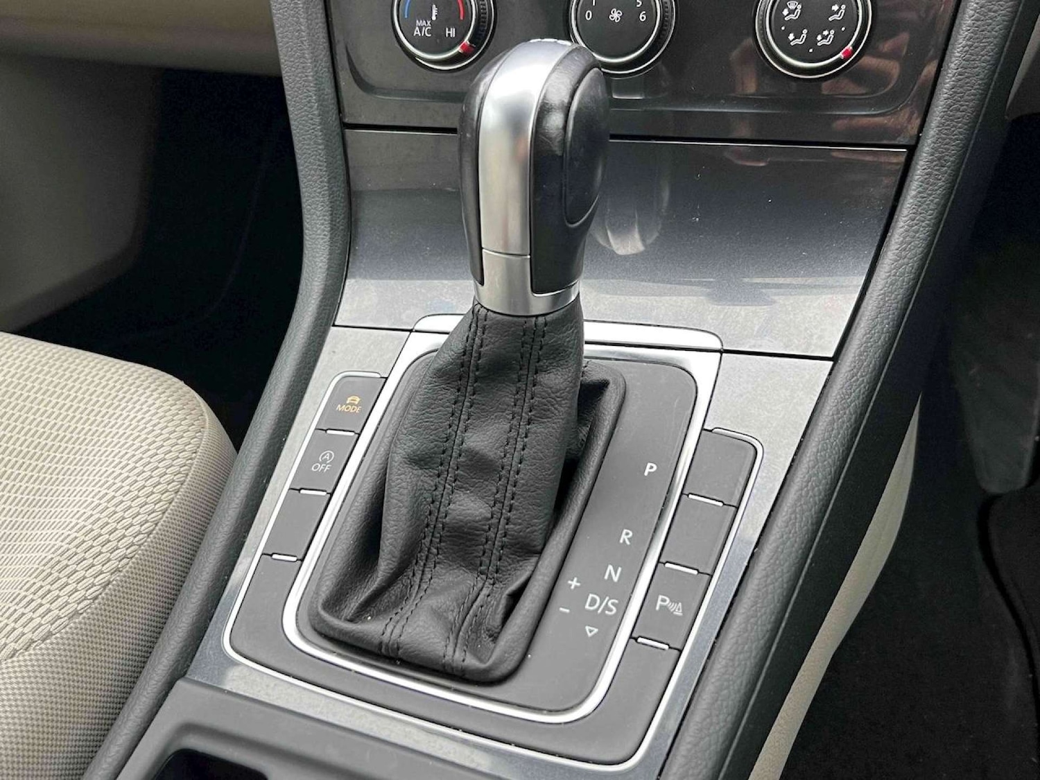 Used Volkswagen Golf 2019 for sale - 76600759: Photo 24