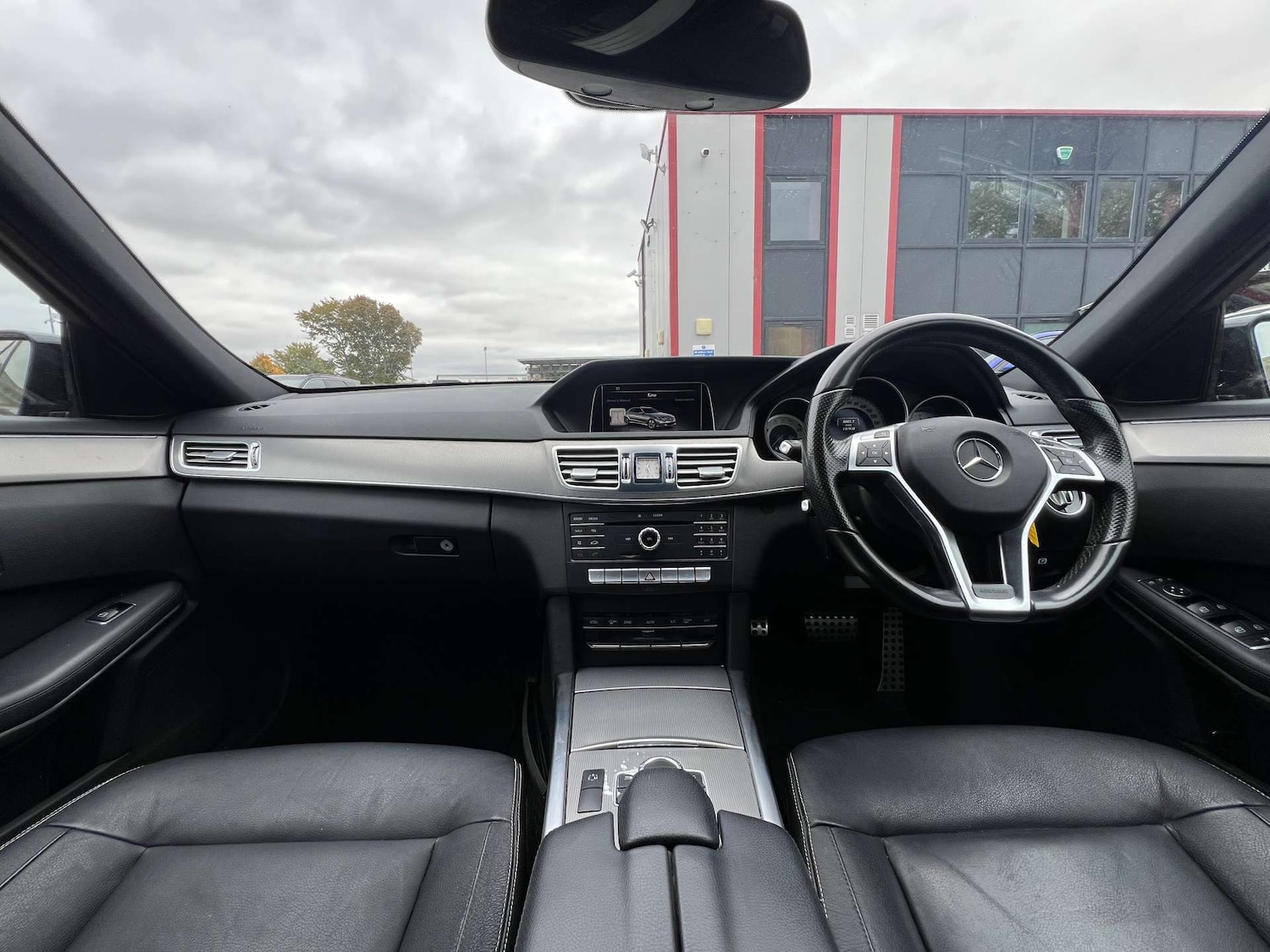 Used Mercedes-Benz E Class 2015 for sale - 76359677: Photo 23