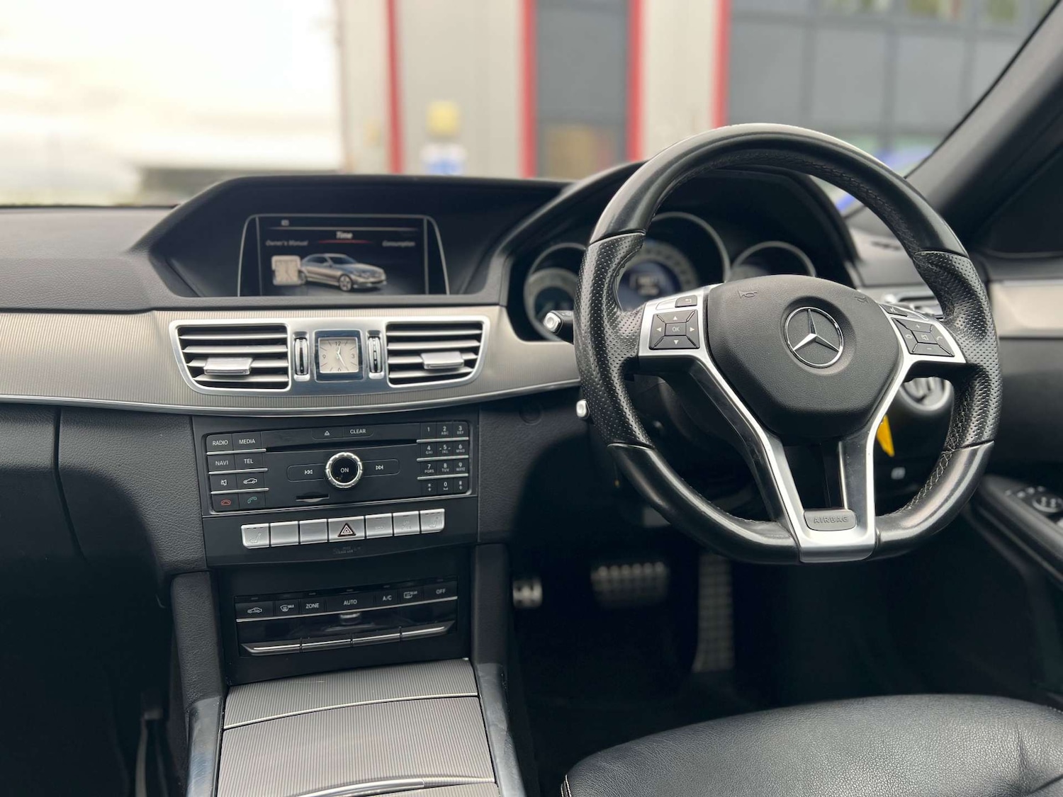 Used Mercedes-Benz E Class 2015 for sale - 76359677: Photo 25
