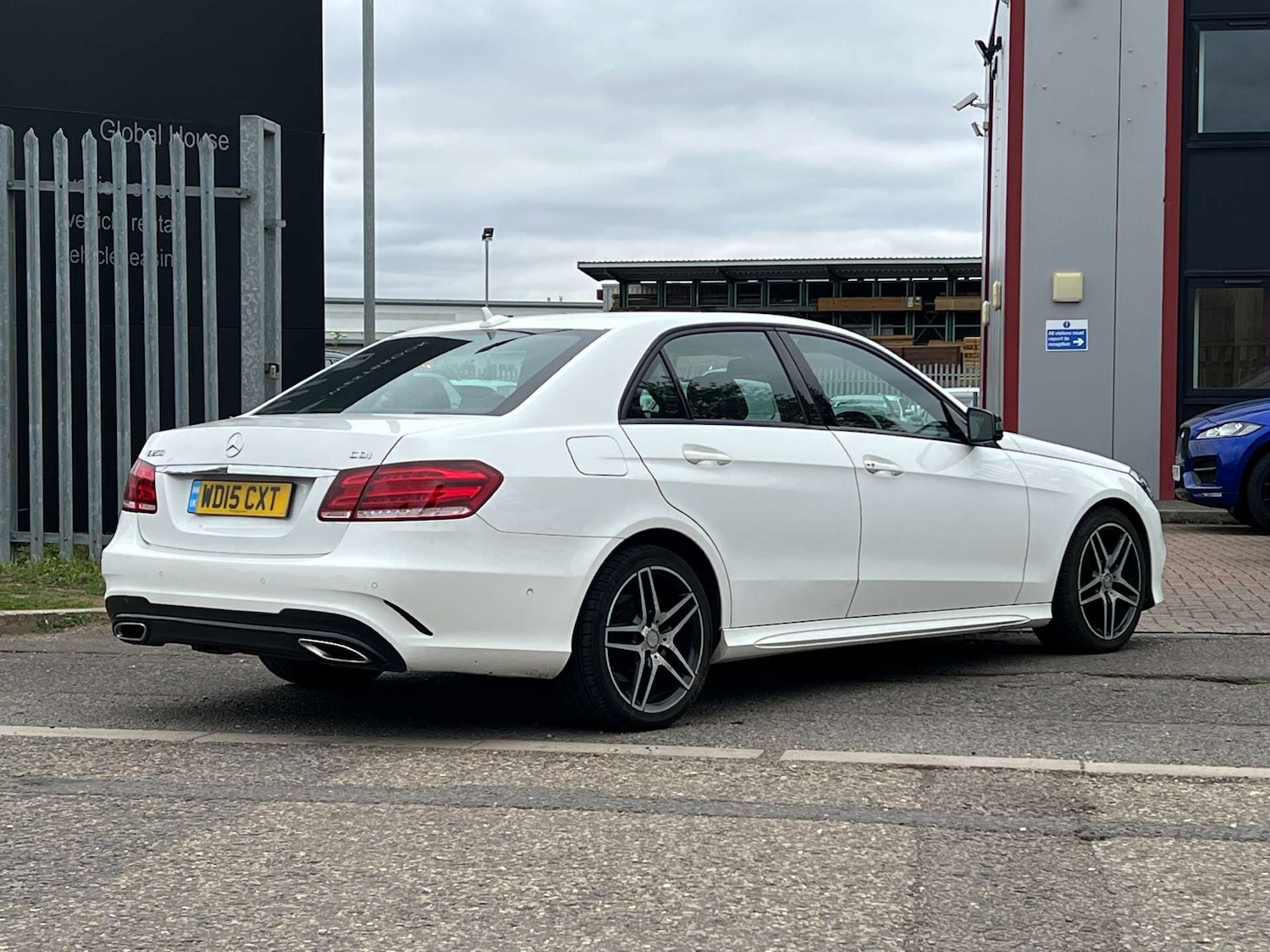 Used Mercedes-Benz E Class 2015 for sale - 76359677: Photo 8
