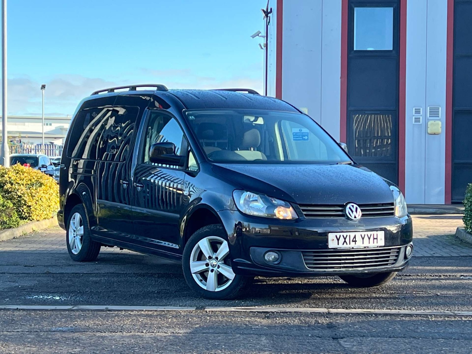 Used Volkswagen Caddy Maxi Life 2014 for sale - 75557522: Photo 2