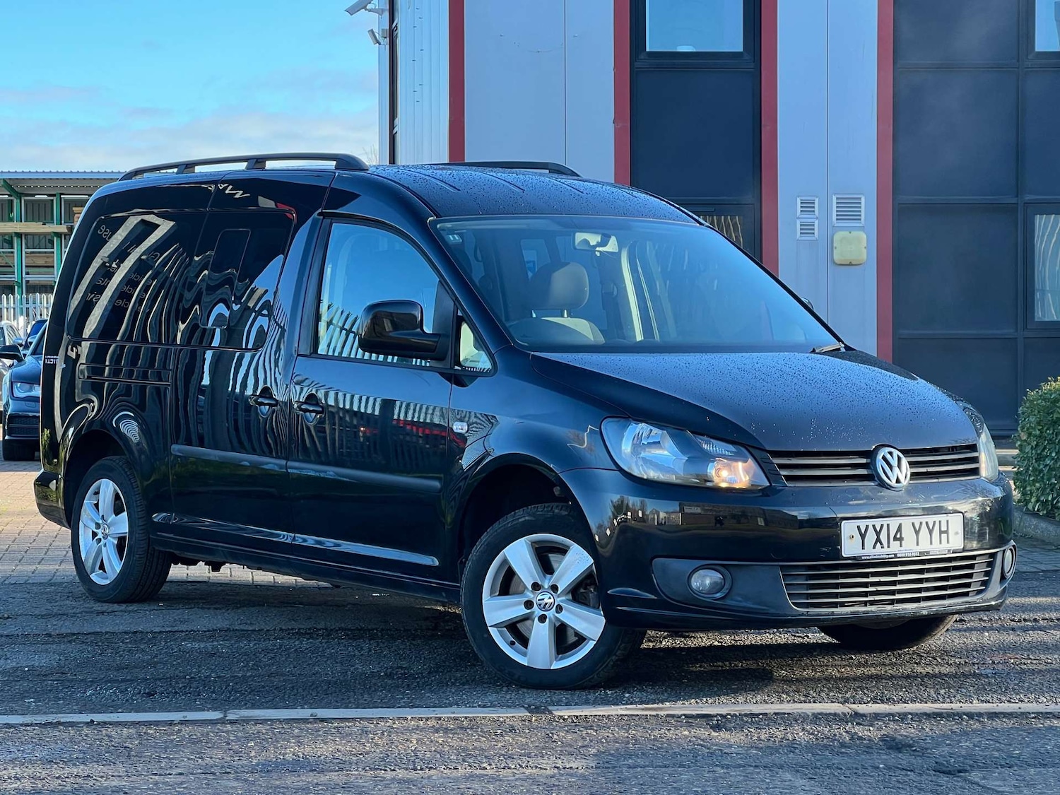 Used Volkswagen Caddy Maxi Life 2014 for sale - 75557522: Photo 3