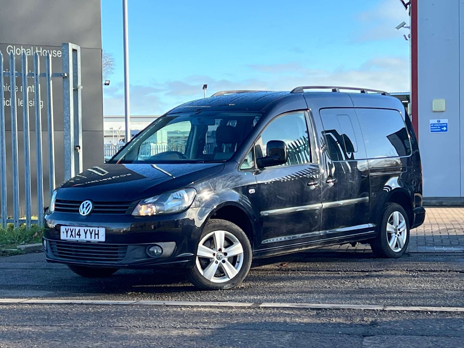 Used Volkswagen Caddy Maxi Life 2014 for sale - 75557522: Photo 4