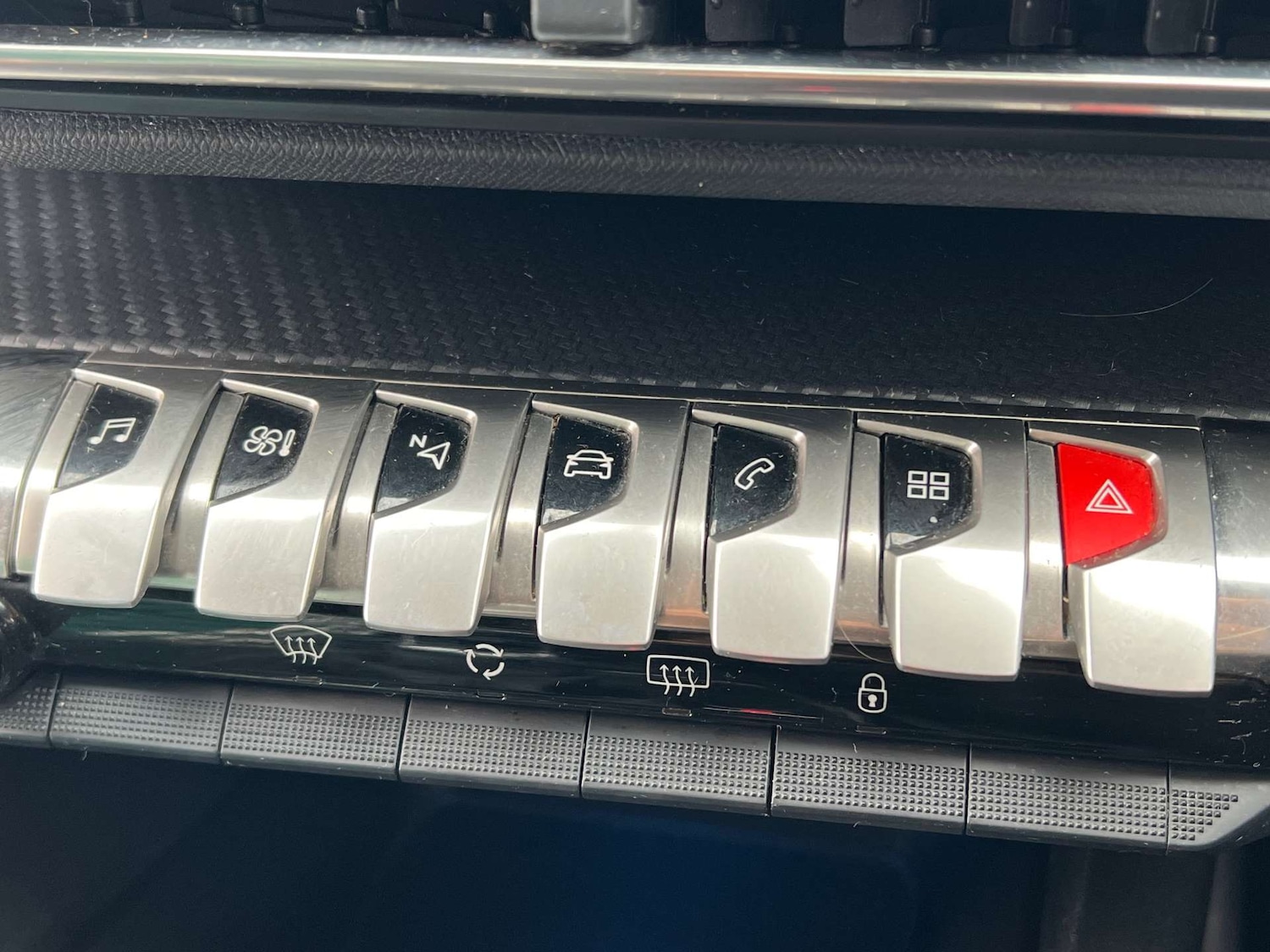 Used Peugeot 3008 2017 for sale - 77662779: Photo 47