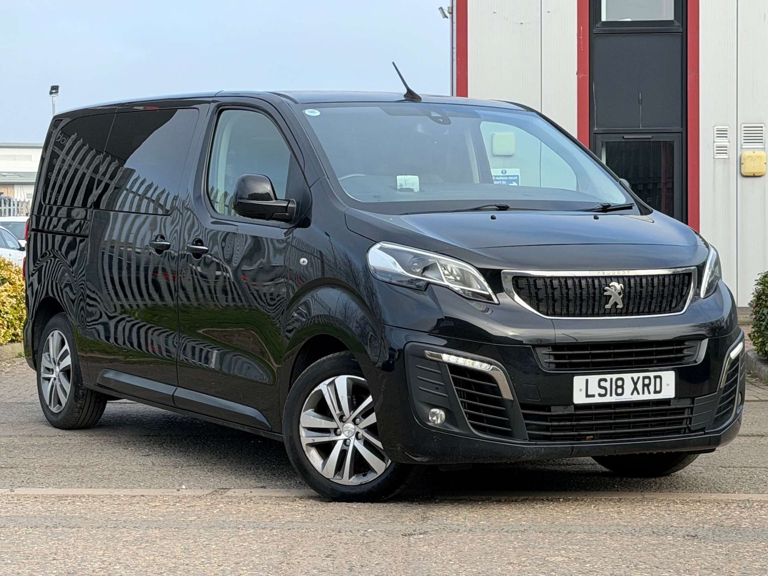 Used Peugeot Traveller 2018 for sale - 78011085: Photo 1