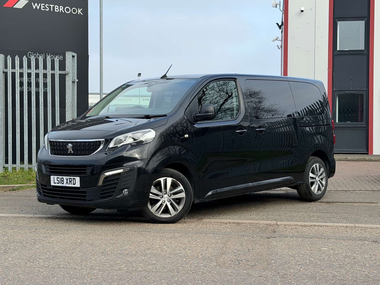 Used Peugeot Traveller 2018 for sale - 78011085: Photo 16