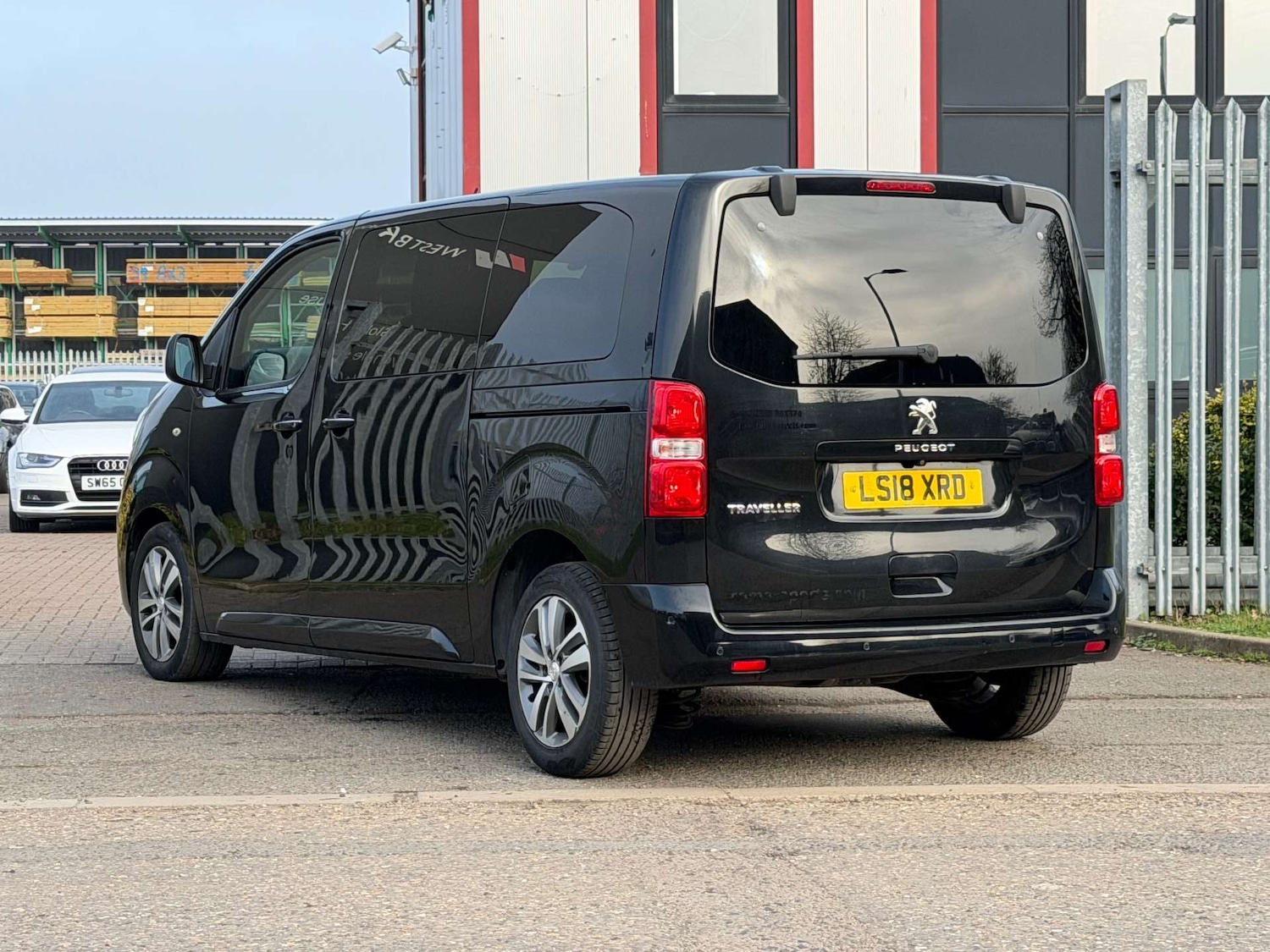 Used Peugeot Traveller 2018 for sale - 78011085: Photo 21