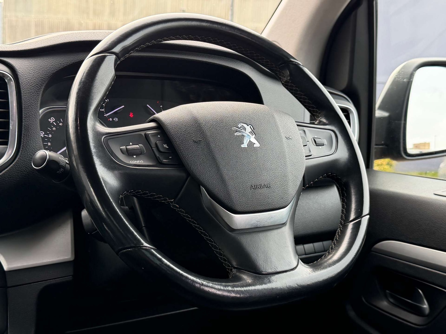 Used Peugeot Traveller 2018 for sale - 78011085: Photo 26