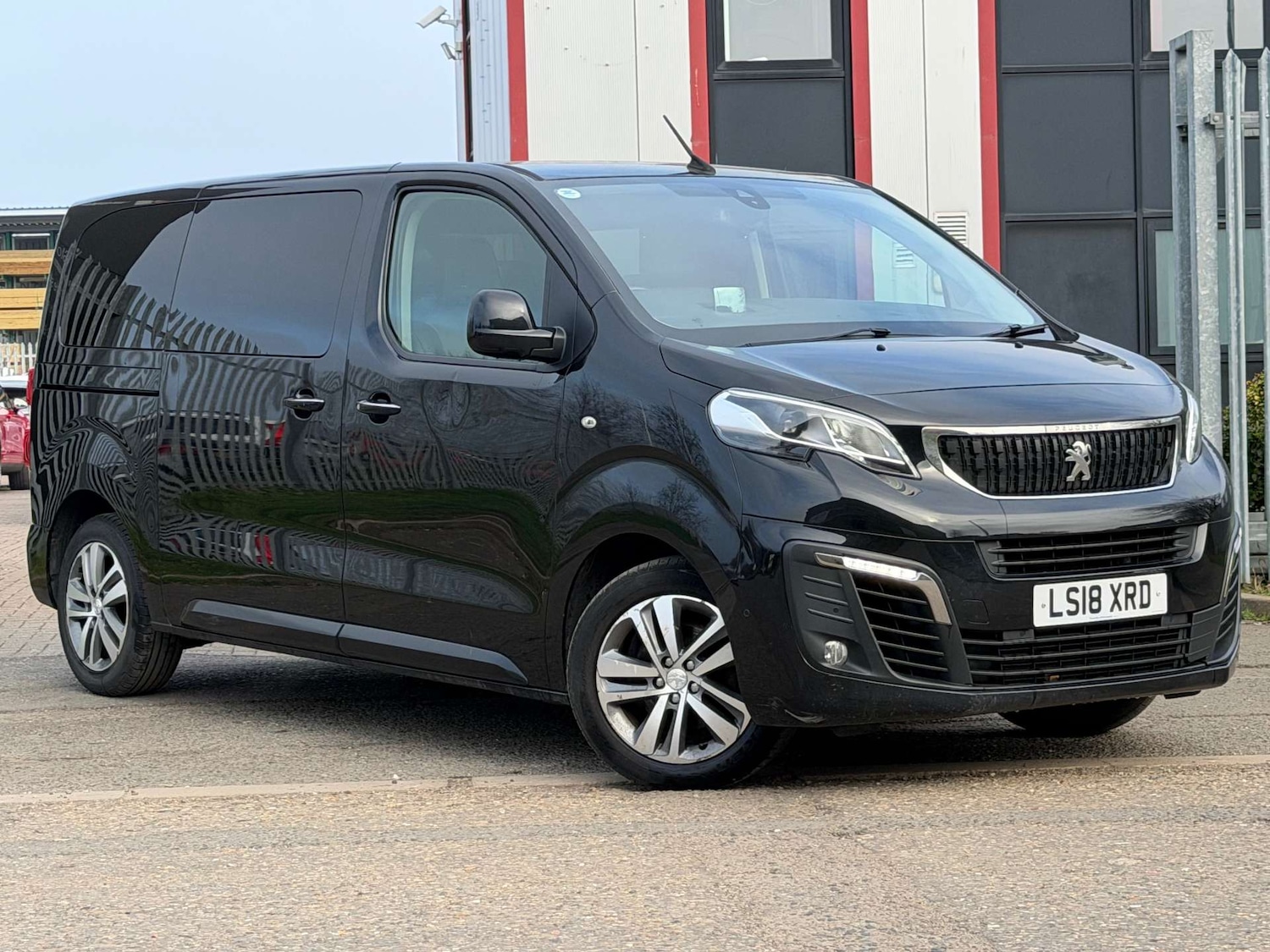 Used Peugeot Traveller 2018 for sale - 78011085: Photo 3