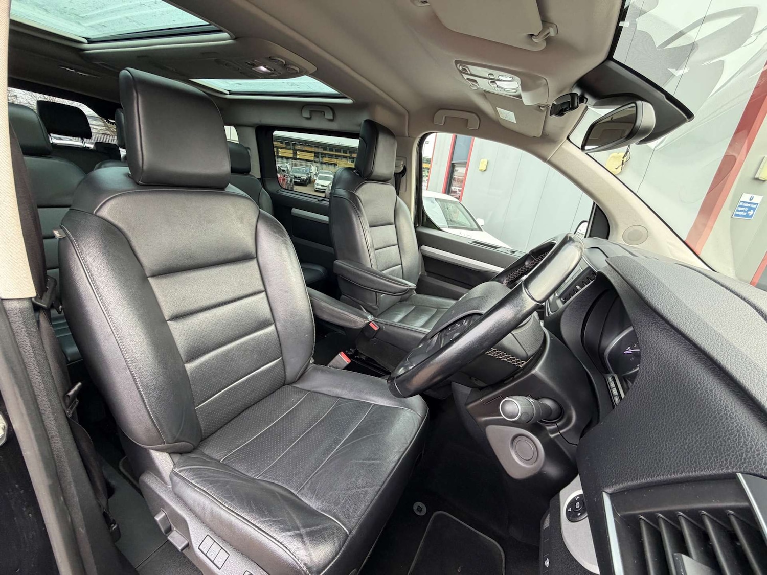 Used Peugeot Traveller 2018 for sale - 78011085: Photo 30