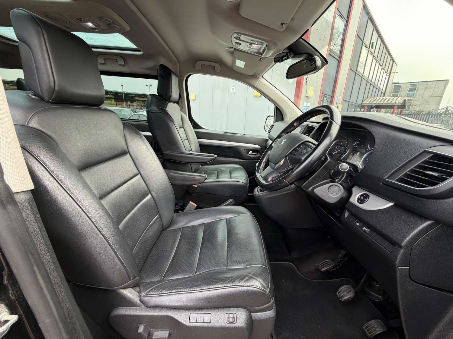 Used Peugeot Traveller 2018 for sale - 78011085: Photo 31