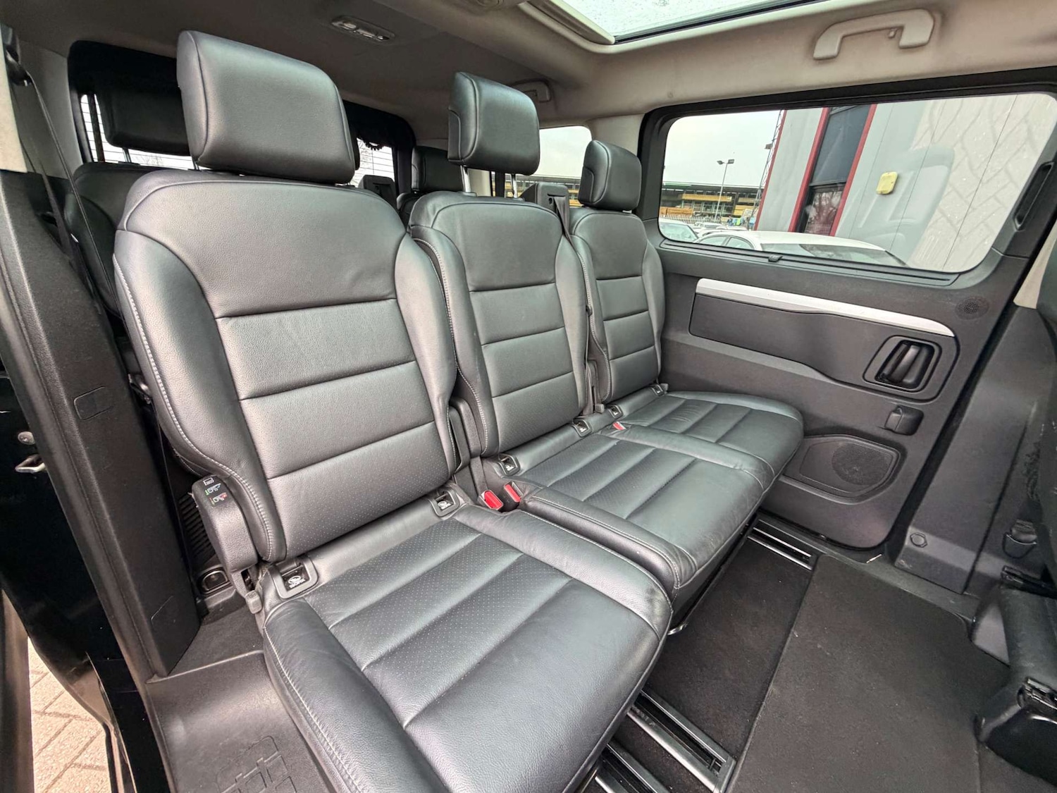 Used Peugeot Traveller 2018 for sale - 78011085: Photo 34