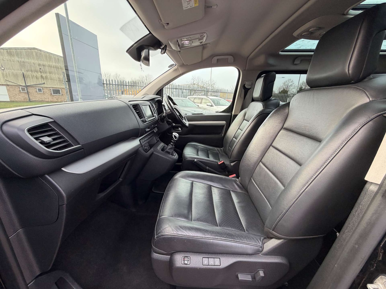 Used Peugeot Traveller 2018 for sale - 78011085: Photo 45