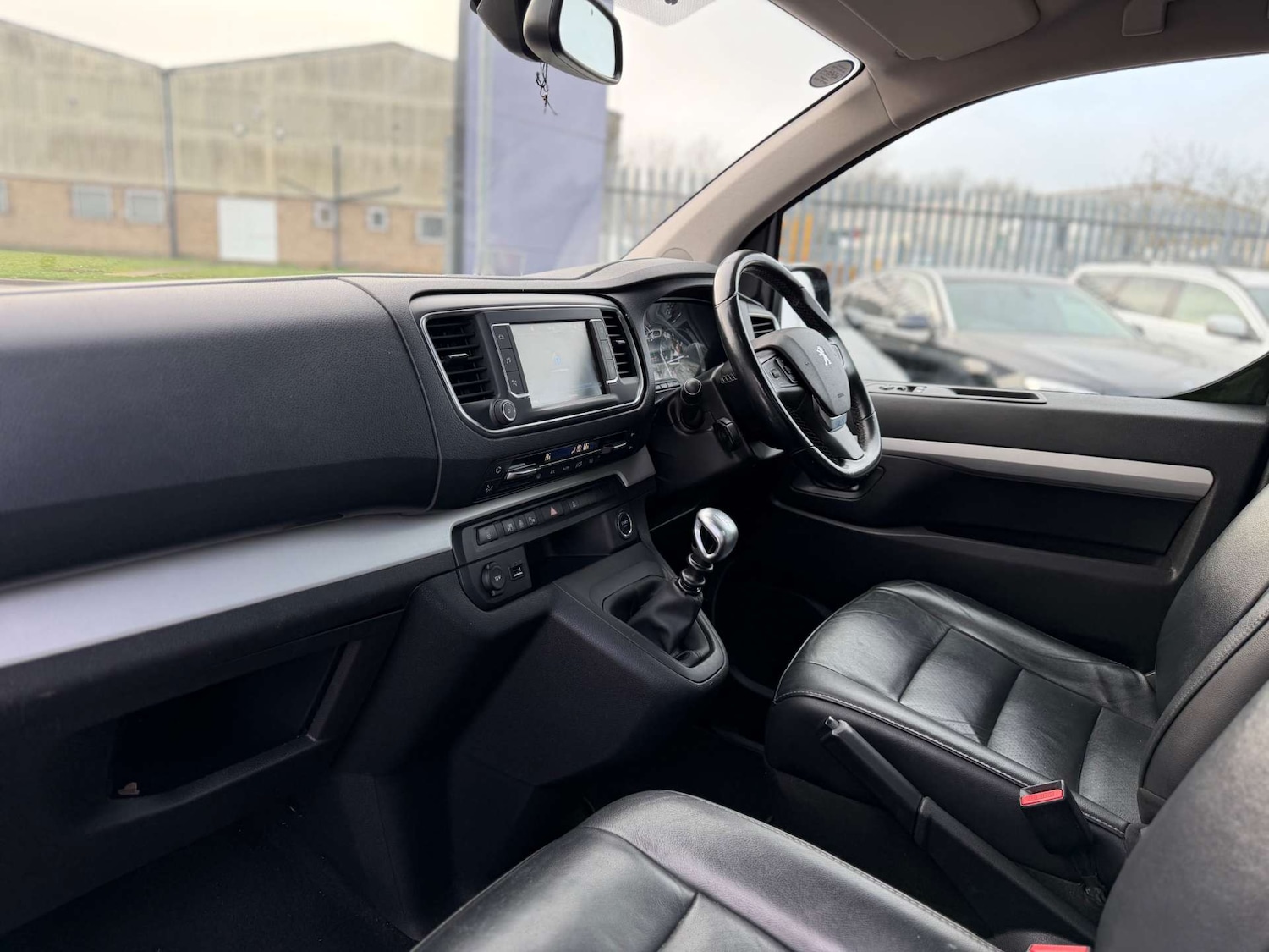 Used Peugeot Traveller 2018 for sale - 78011085: Photo 48