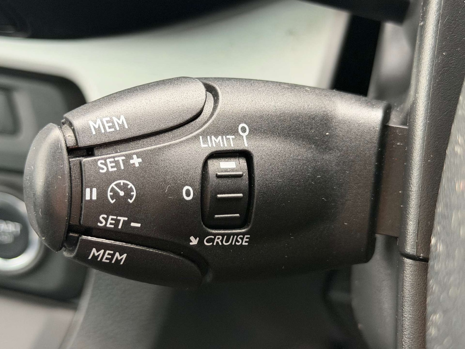 Used Peugeot Traveller 2018 for sale - 78011085: Photo 67