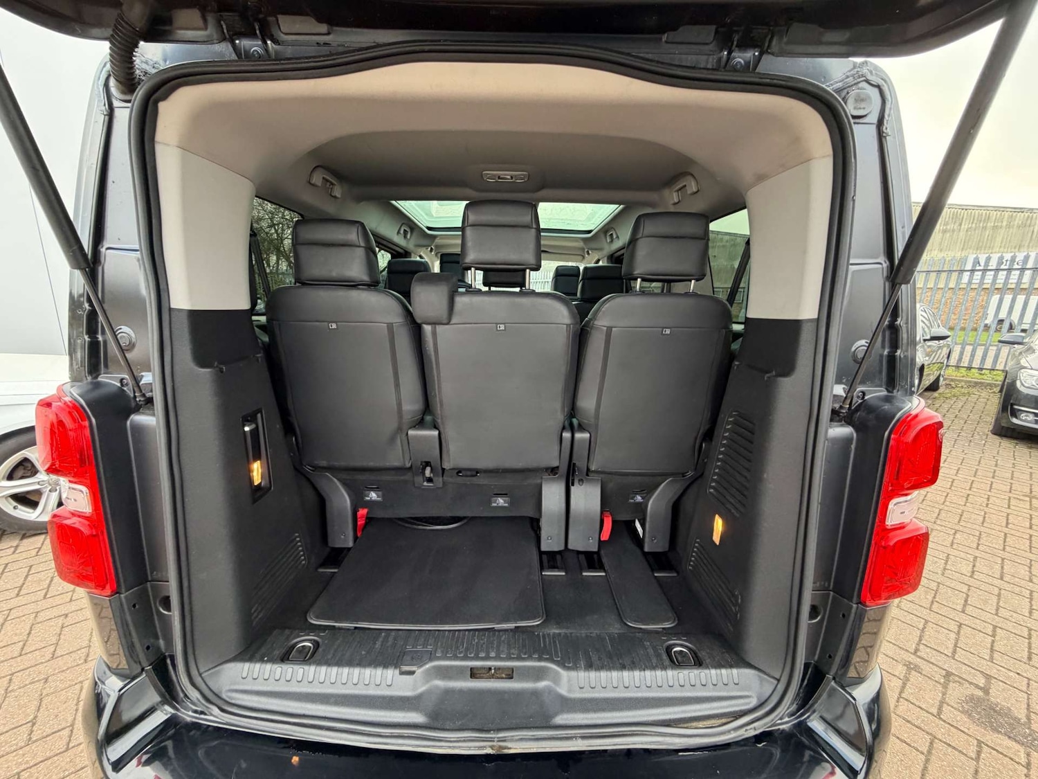 Used Peugeot Traveller 2018 for sale - 78011085: Photo 77