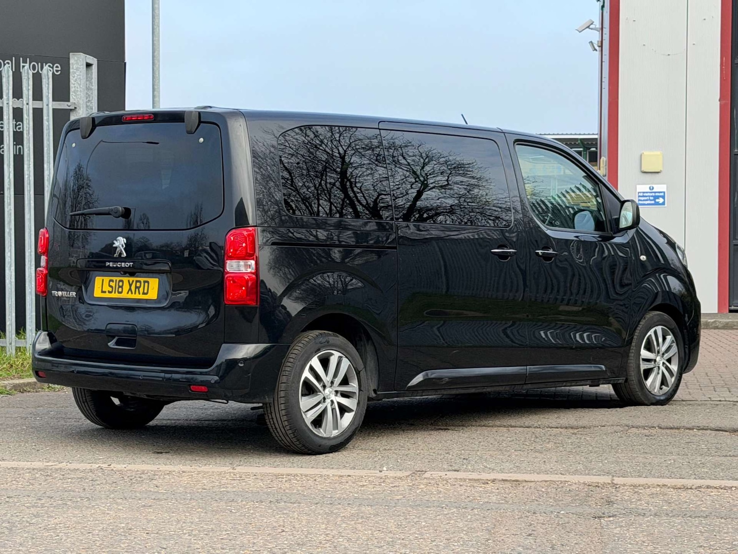 Used Peugeot Traveller 2018 for sale - 78011085: Photo 8