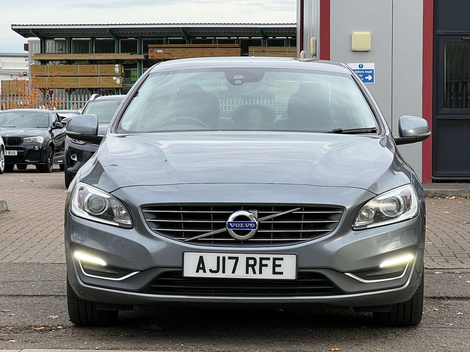 Used Volvo S60 2017 for sale - 76493609: Photo 4