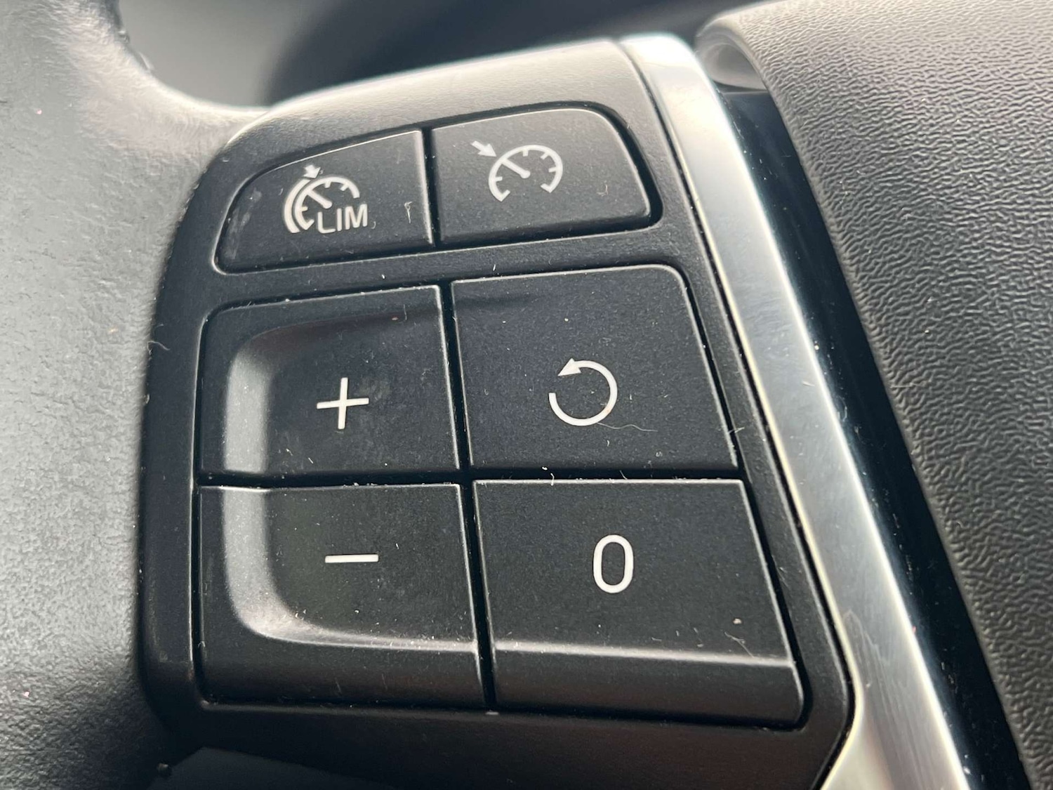 Used Volvo S60 2017 for sale - 76493609: Photo 68