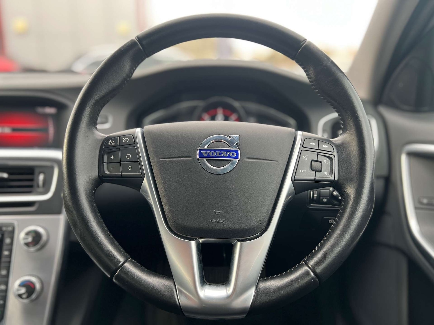 Used Volvo S60 2017 for sale - 76493609: Photo 69