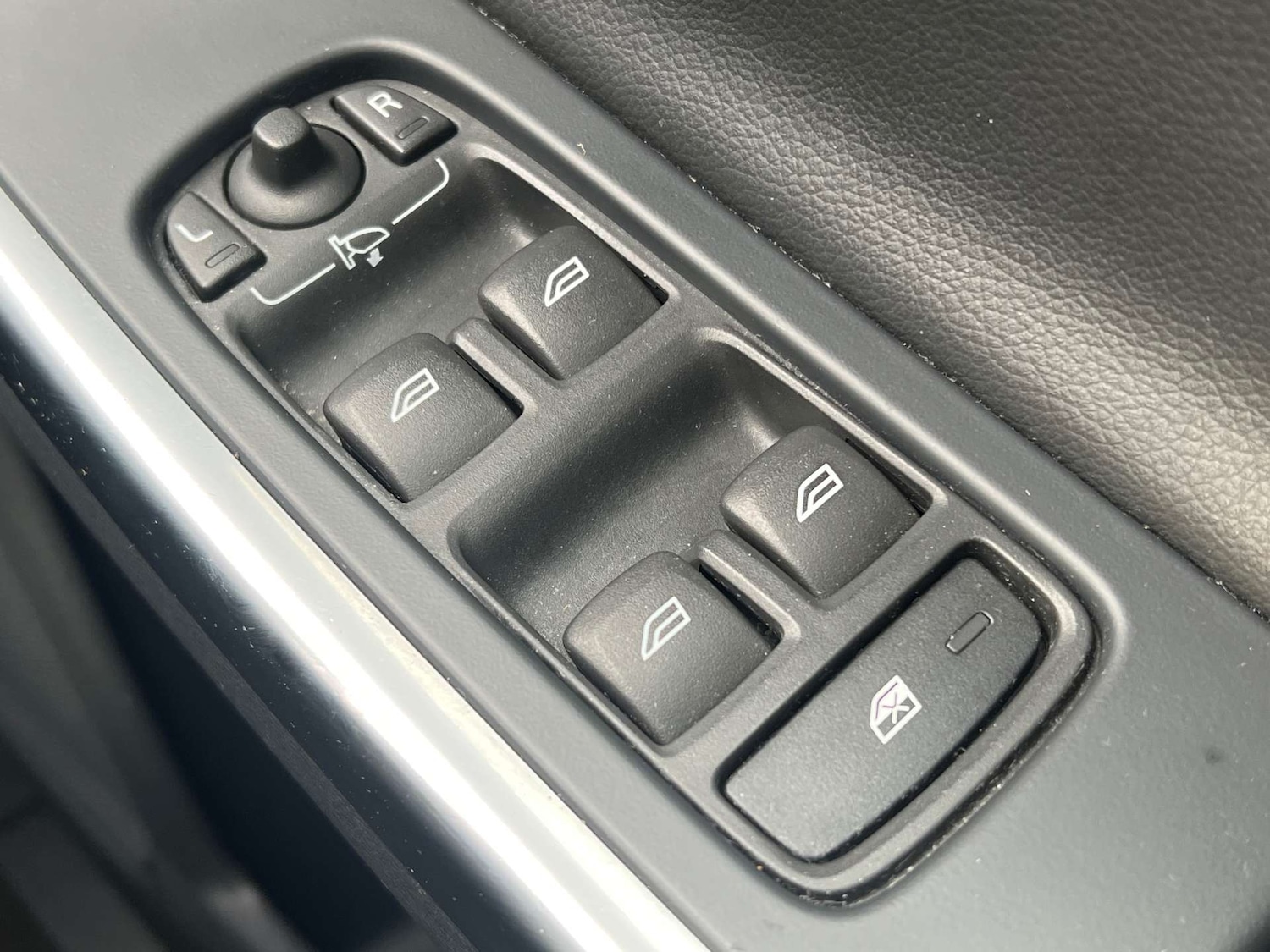 Used Volvo S60 2017 for sale - 76493609: Photo 78