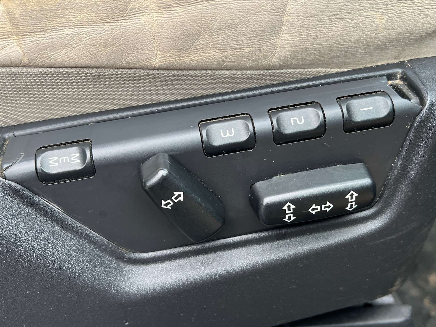 Used Volvo XC90 2011 for sale - 77088721: Photo 32