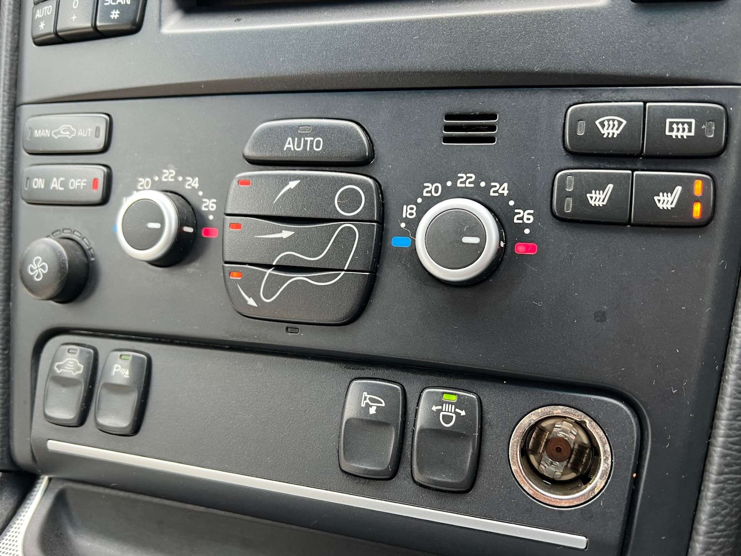 Used Volvo XC90 2011 for sale - 77088721: Photo 48