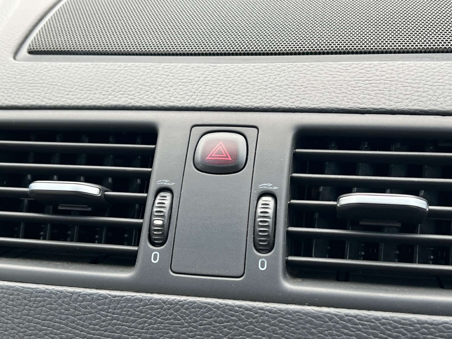 Used Volvo XC90 2011 for sale - 77088721: Photo 53