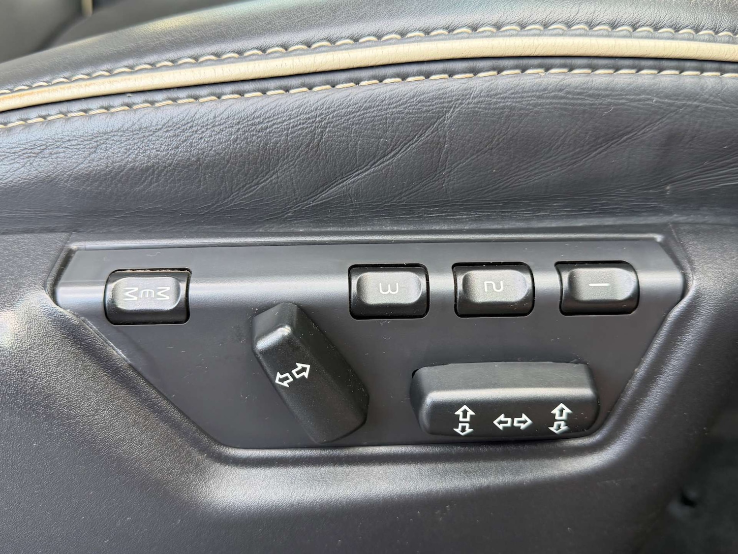 Used Volvo XC90 2011 for sale - 77476432: Photo 32