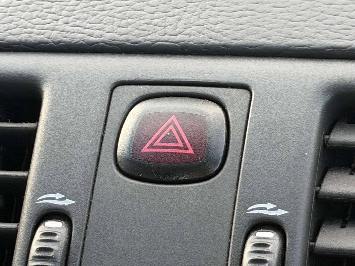 Used Volvo XC90 2011 for sale - 77476432: Photo 56