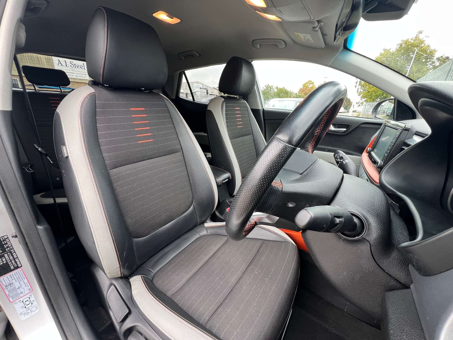 Used Kia Stonic 2018 for sale - 76009000: Photo 32